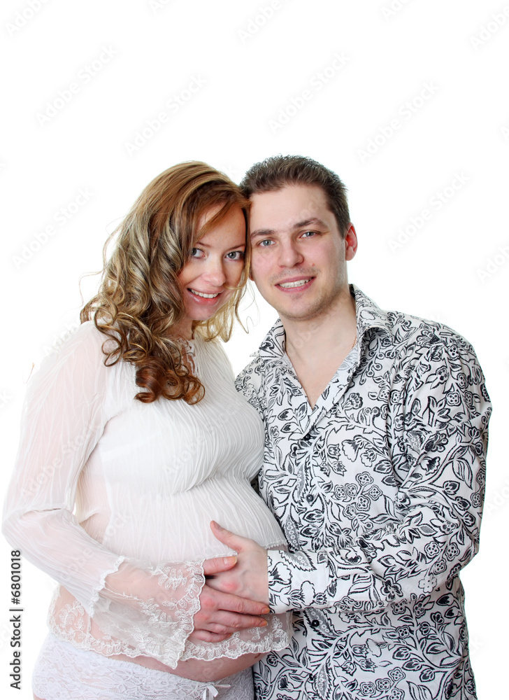 年轻幸福的夫妇怀上孩子