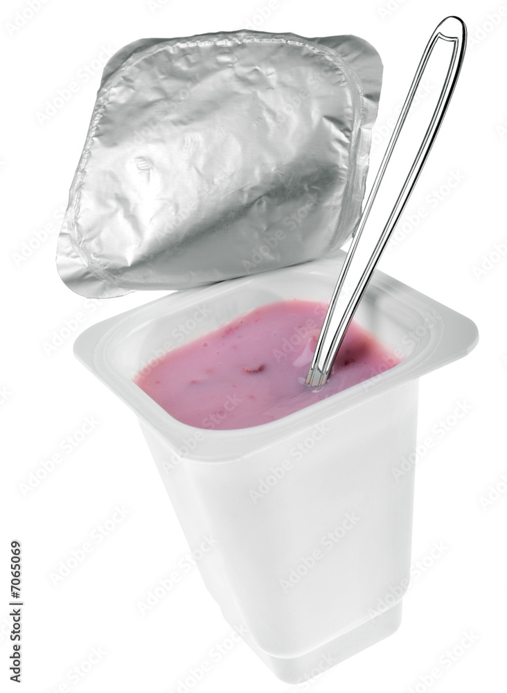 带勺子的酸奶