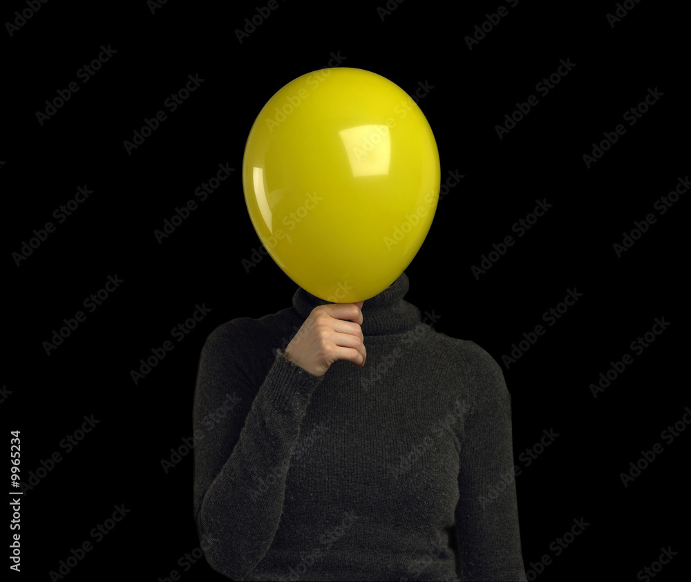 人脸上的黄色气球