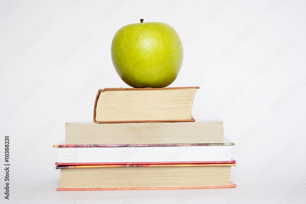 青苹果和一叠书
