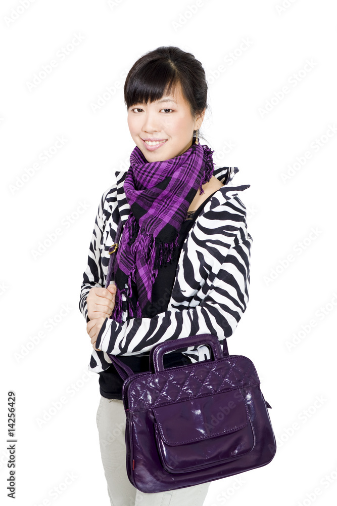 时尚的亚洲女孩，紫色包包和围巾
