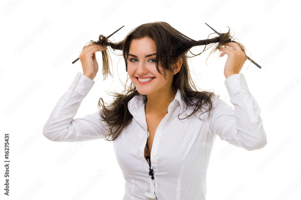 女人用棍子捻头发