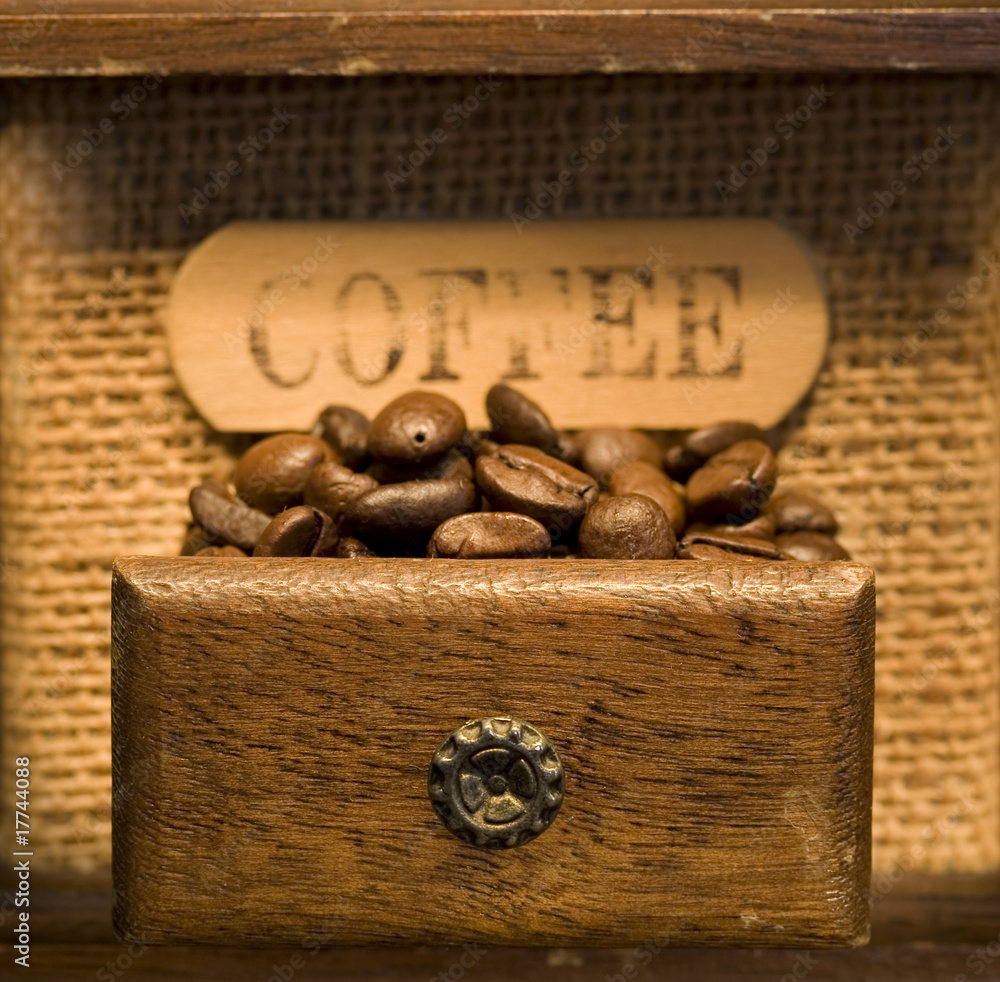 古董咖啡研磨机特写