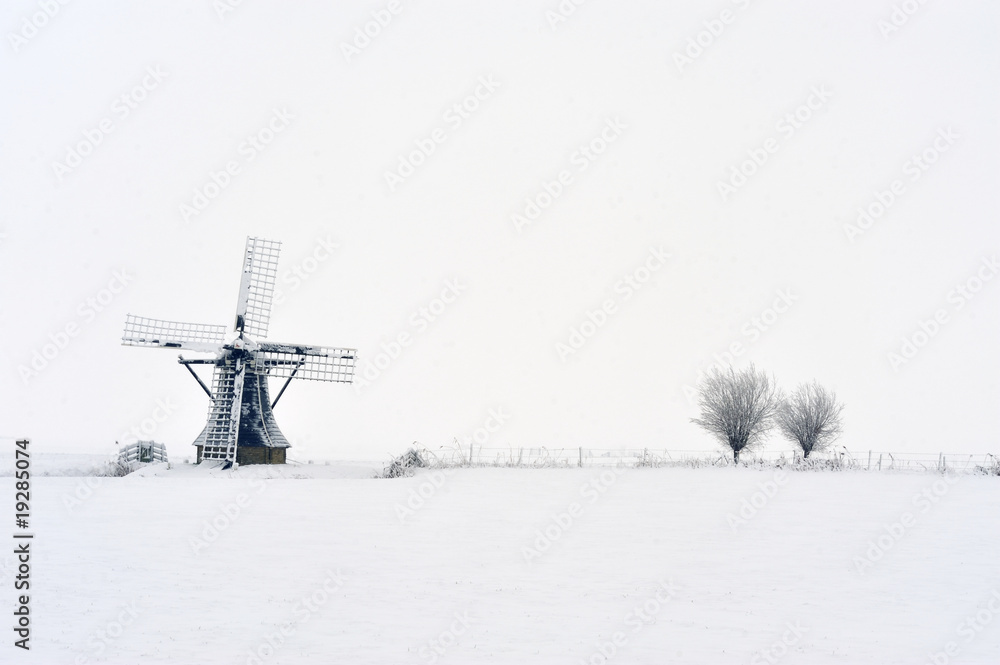 荷兰冬季风车