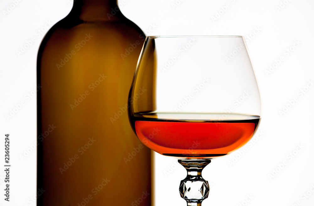 葡萄酒和玻璃杯