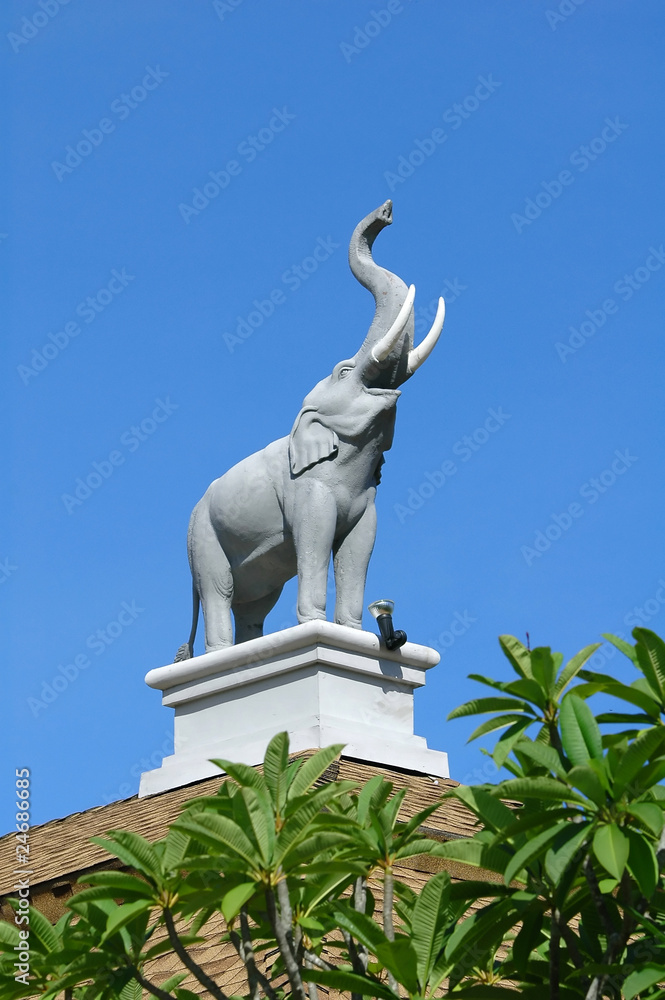 屋顶大象雕塑