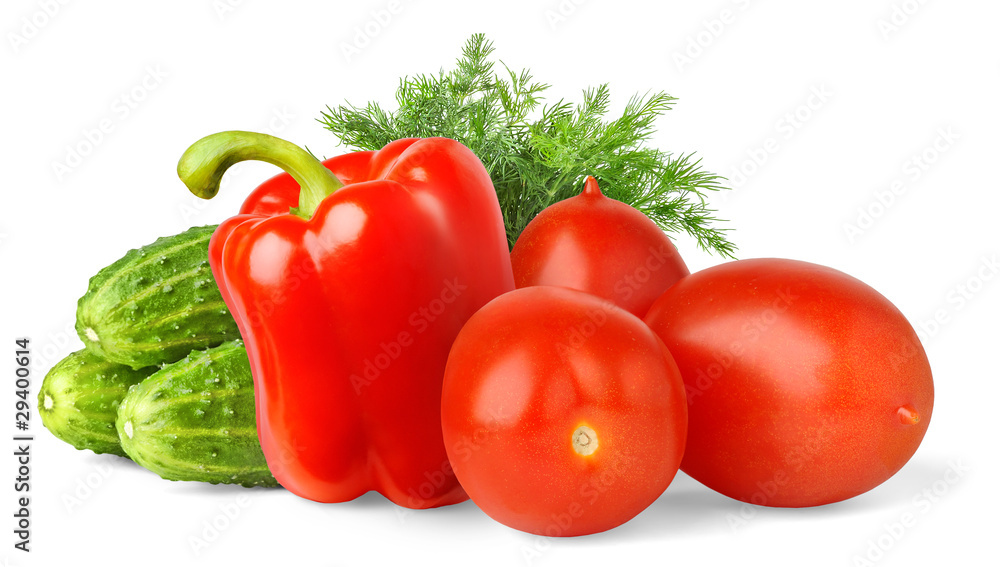 隔离蔬菜。番茄、甜椒和黄瓜（新鲜沙拉原料）隔离在白色上