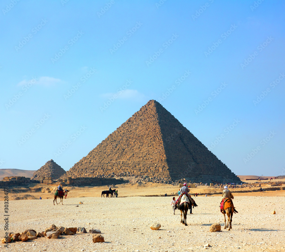 吉萨的埃及金字塔