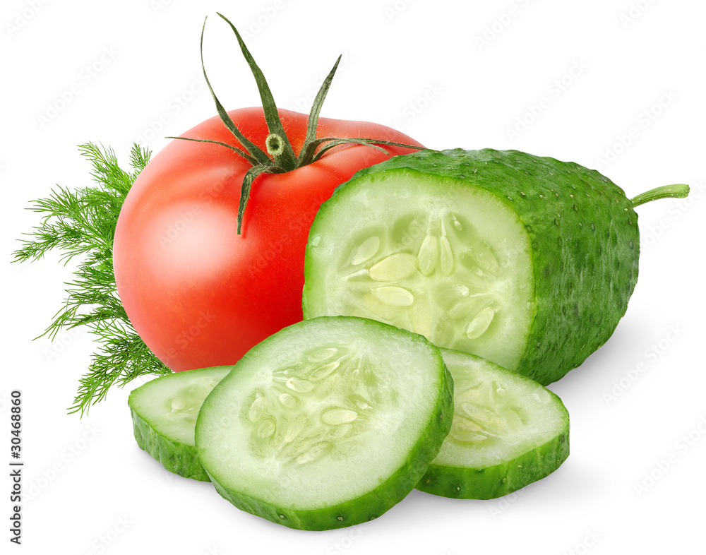 隔离的新鲜蔬菜。白色背景上隔离的黄瓜、番茄和茴香叶片