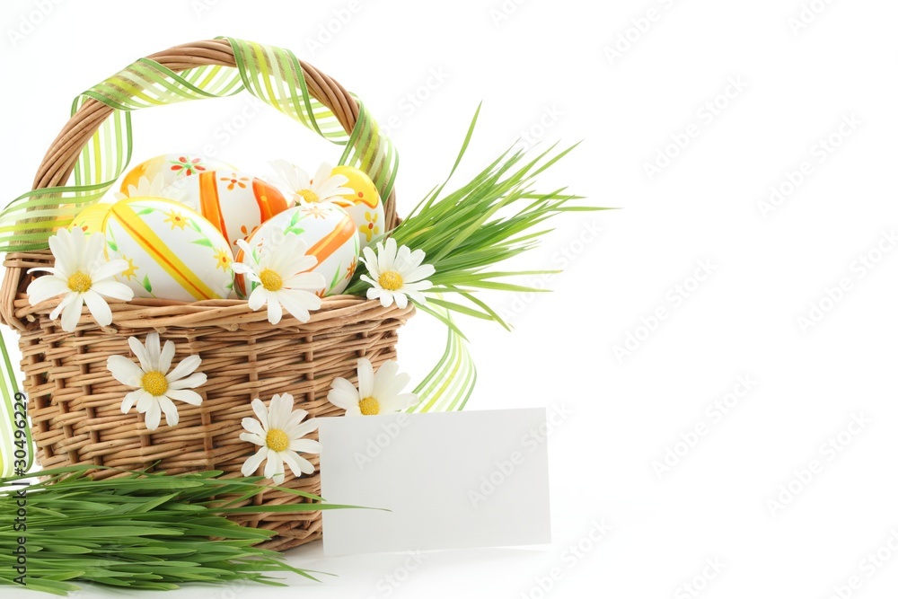 色彩缤纷的复活节彩蛋伴春花