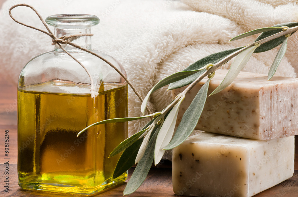 橄榄油肥皂和浴巾