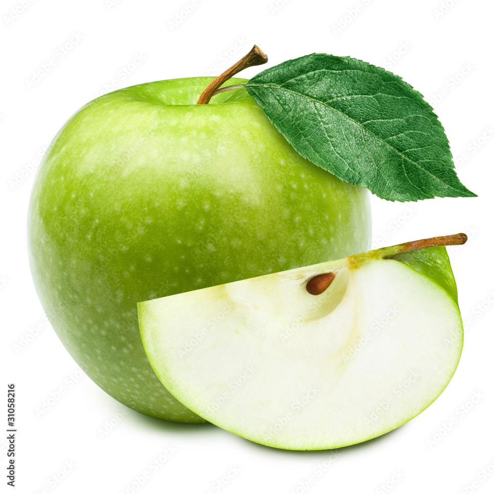 绿色苹果和一半苹果在白色背景上隔离