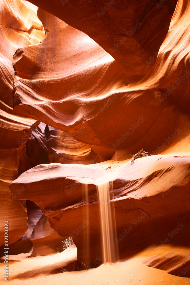 美国亚利桑那州上羚羊峡谷的落沙