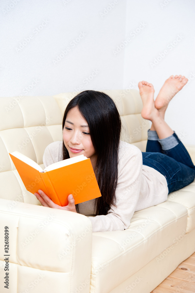 亚洲美女读书