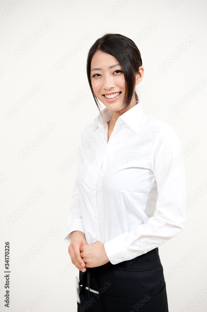 亚洲女服务员画像
