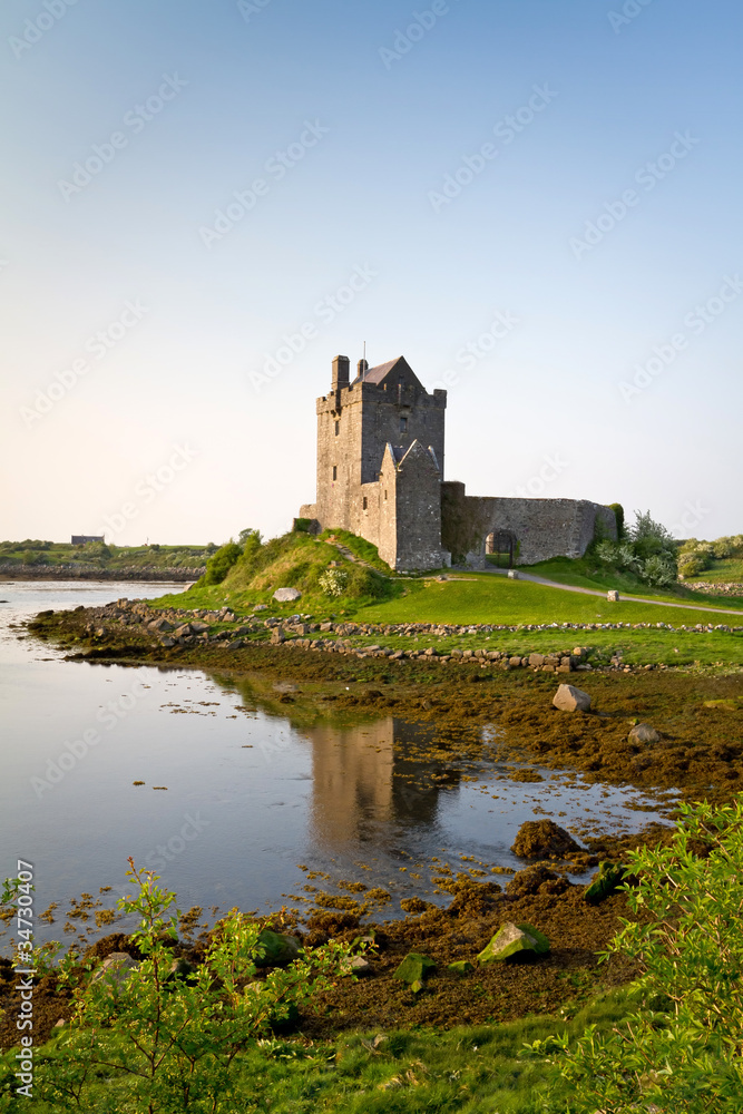16世纪西爱尔兰的杜瓜伊城堡