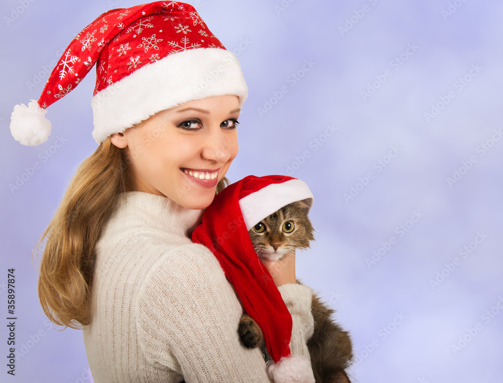 带猫的圣诞女孩
