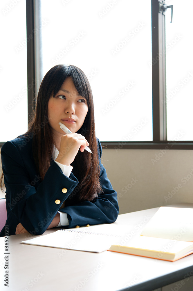 亚洲高中女生学习