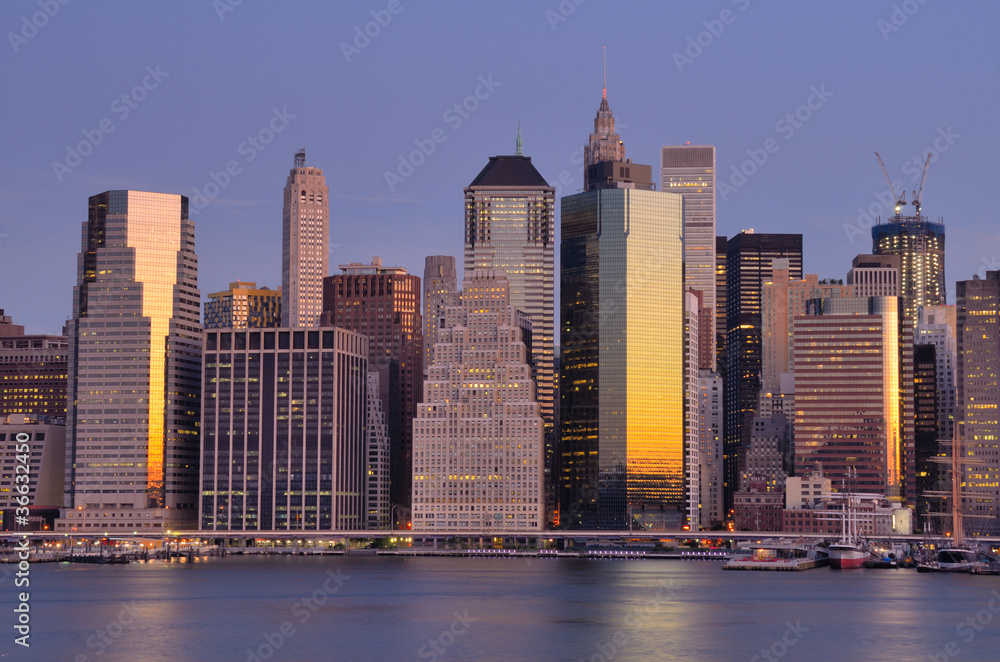 曼哈顿下城金融区和东河