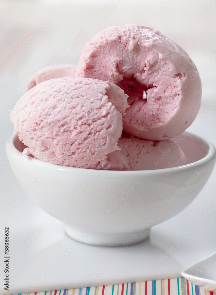 粉色冰淇淋