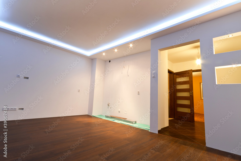 带LED吸顶灯的现代公寓内部