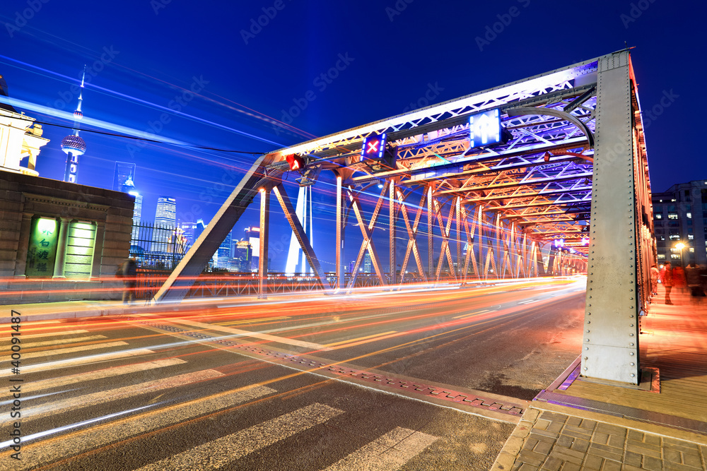 shanghai garden bridge traffic at night