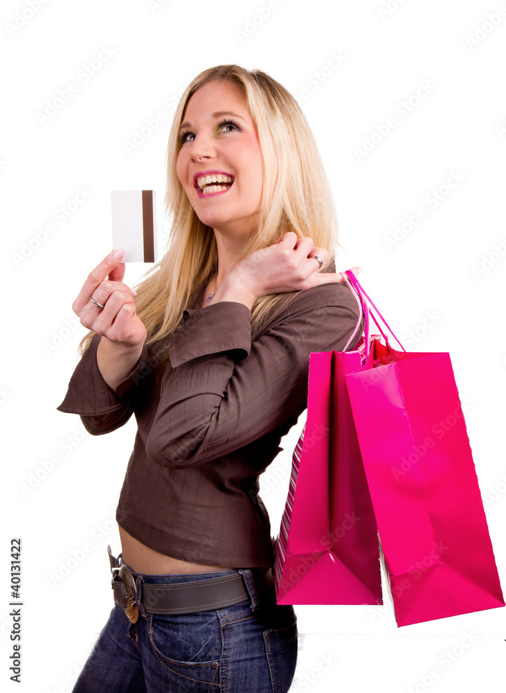 漂亮的金发女孩，带着购物袋和信用卡