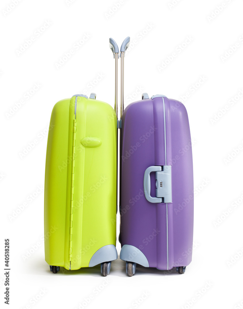 两个大的硬行李箱