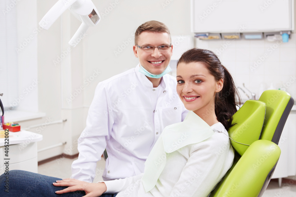 一个牙医和一个女孩
