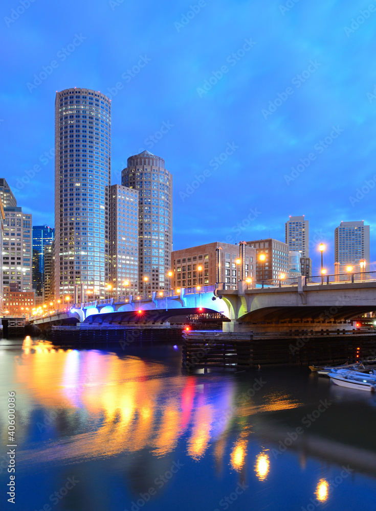 波士顿金融区和海港大道大桥