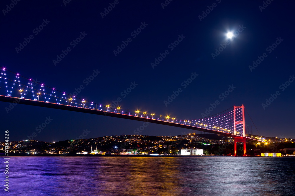 伊斯坦布尔博斯普鲁斯桥夜景