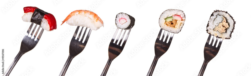 叉子上的寿司块，白底隔离