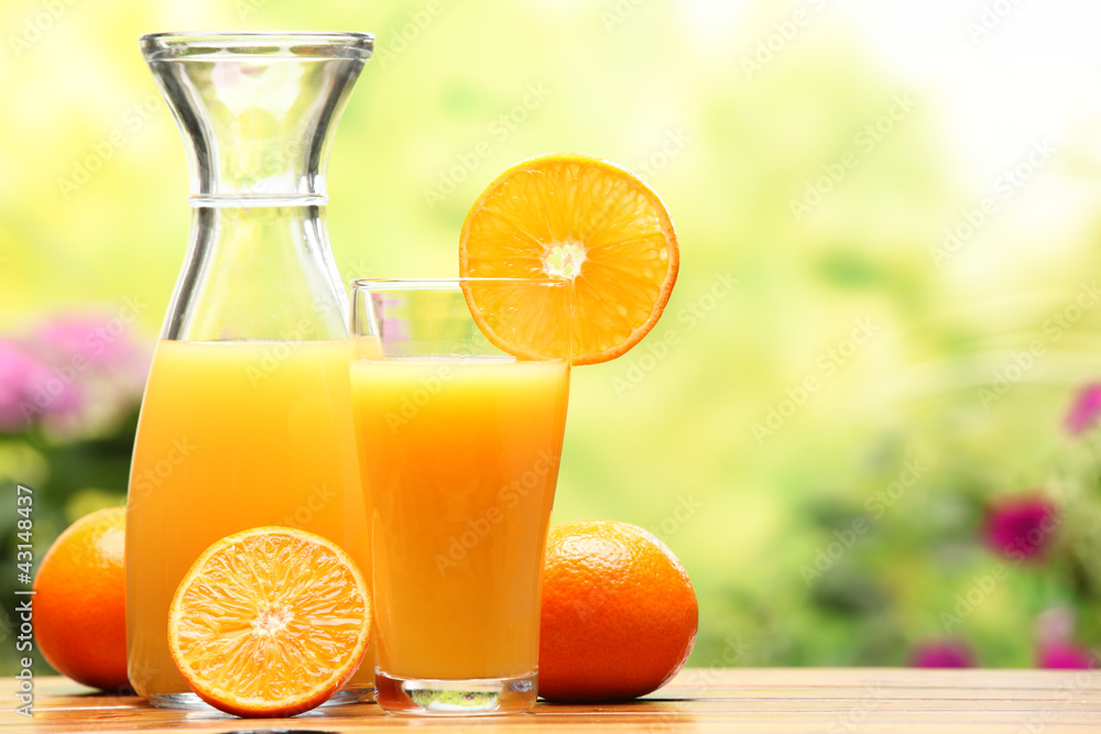 橙汁和水果