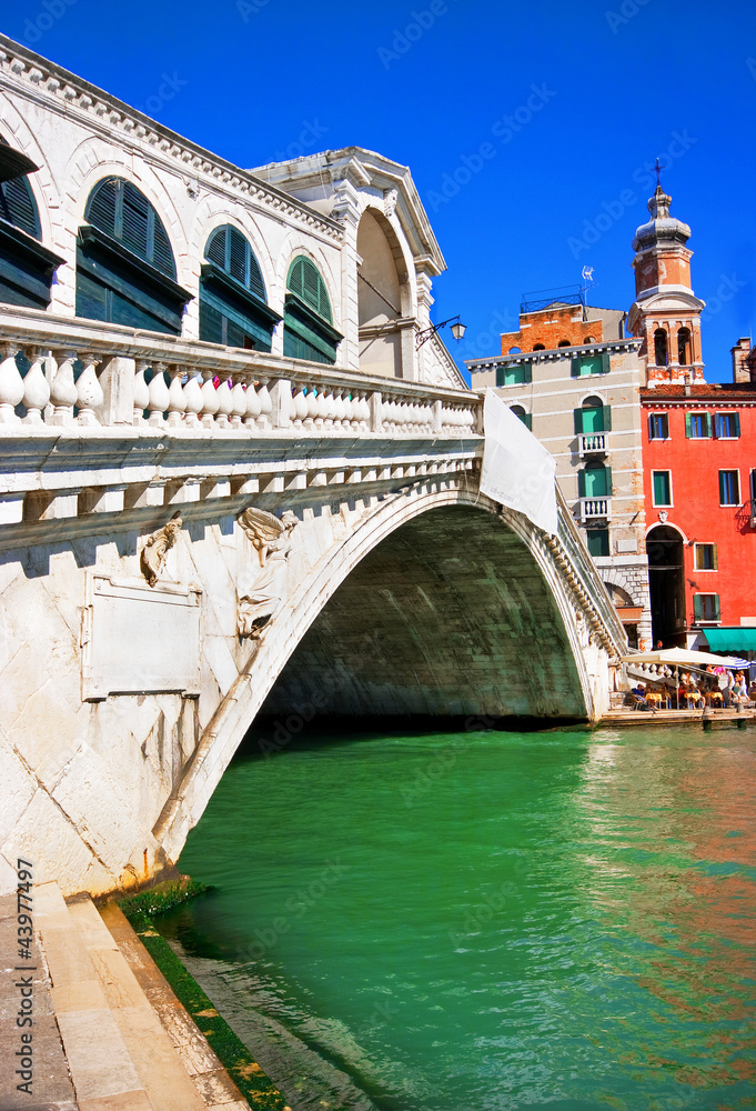 意大利威尼斯著名的里亚托大桥