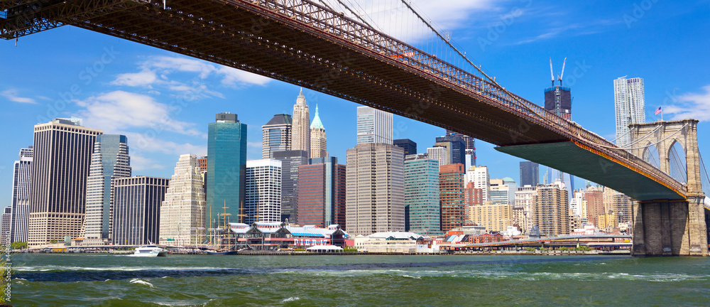 纽约布鲁克林大桥和曼哈顿下城天际线全景