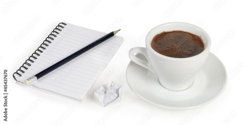 带咖啡的螺旋方形笔记本