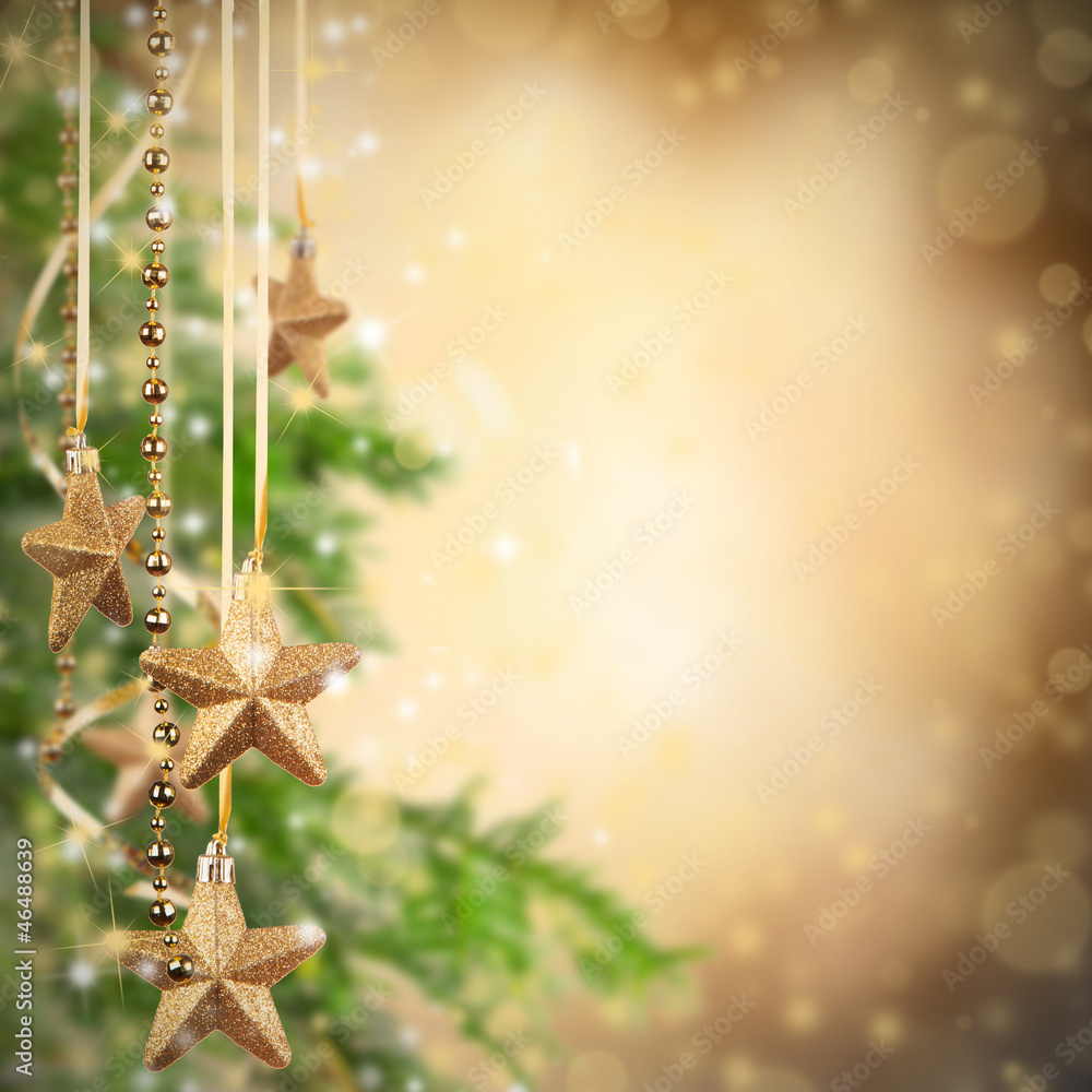 金色玻璃星星的圣诞主题和自由的文字空间