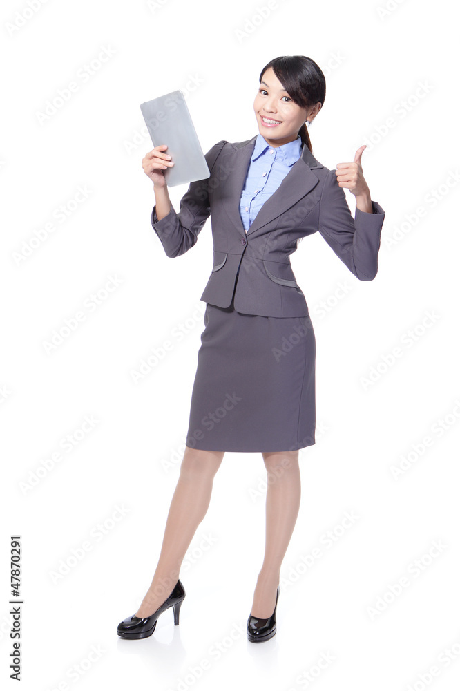 女人拿着平板电脑，竖起大拇指