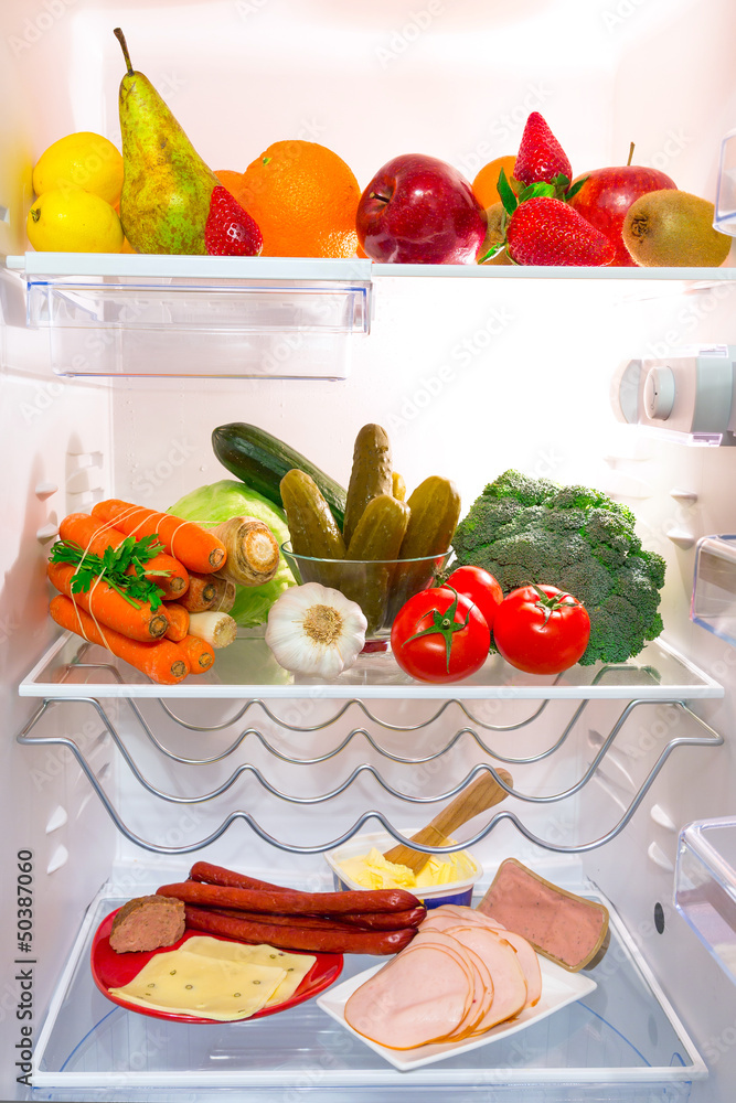 装满健康食品的冰箱