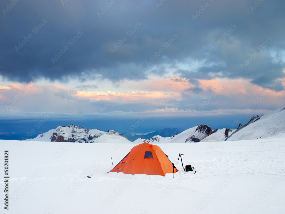 雪山旅游营地。运动与活跃生活