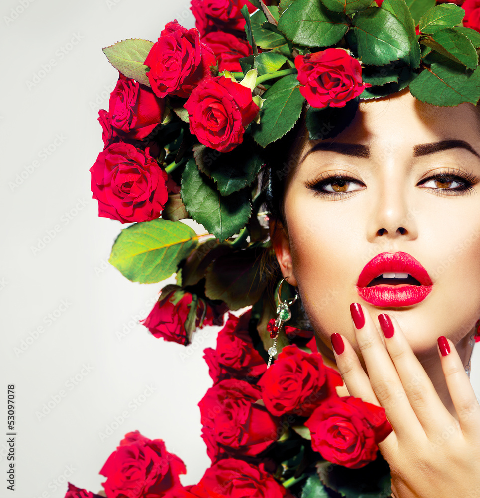 美丽时尚模特红玫瑰发型女孩肖像