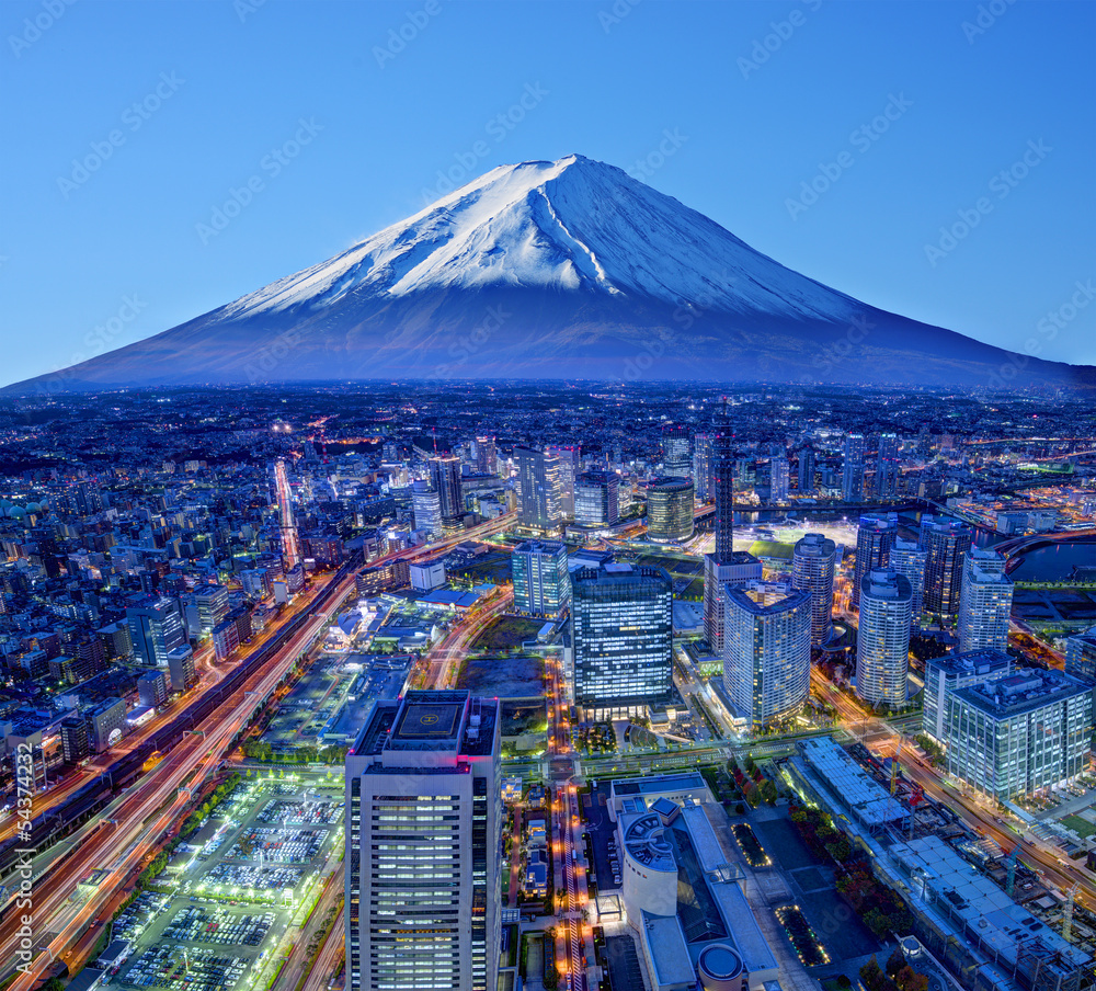 日本富士山和横滨天际线