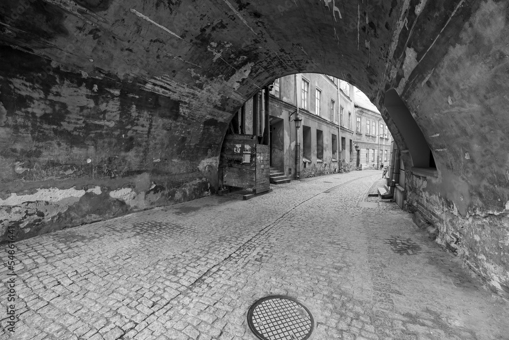 波兰卢布林老城区的黑白街道