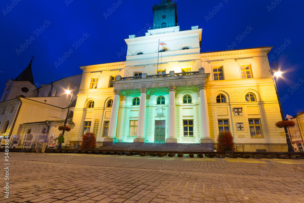 波兰卢布林老城的市政厅夜晚