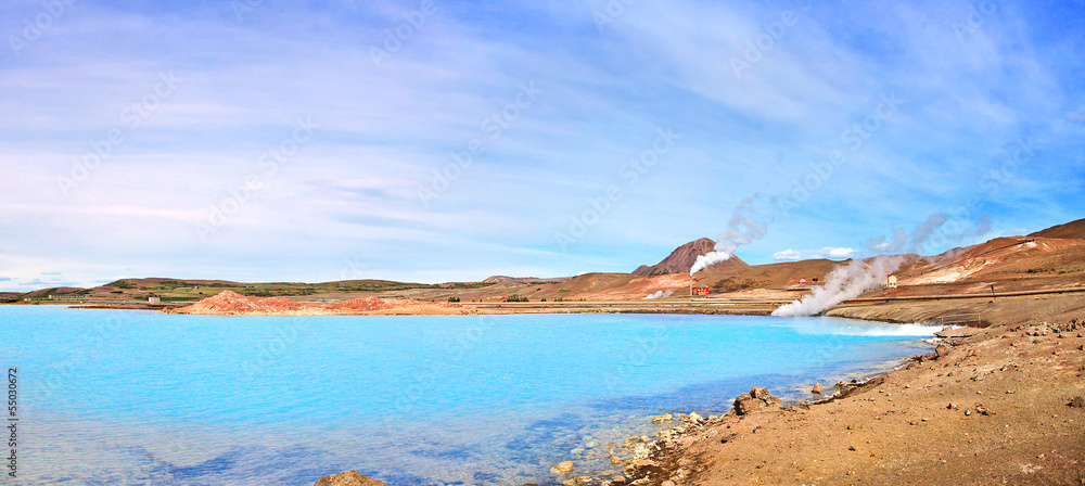 冰岛米瓦顿火山口湖地热景观全景图