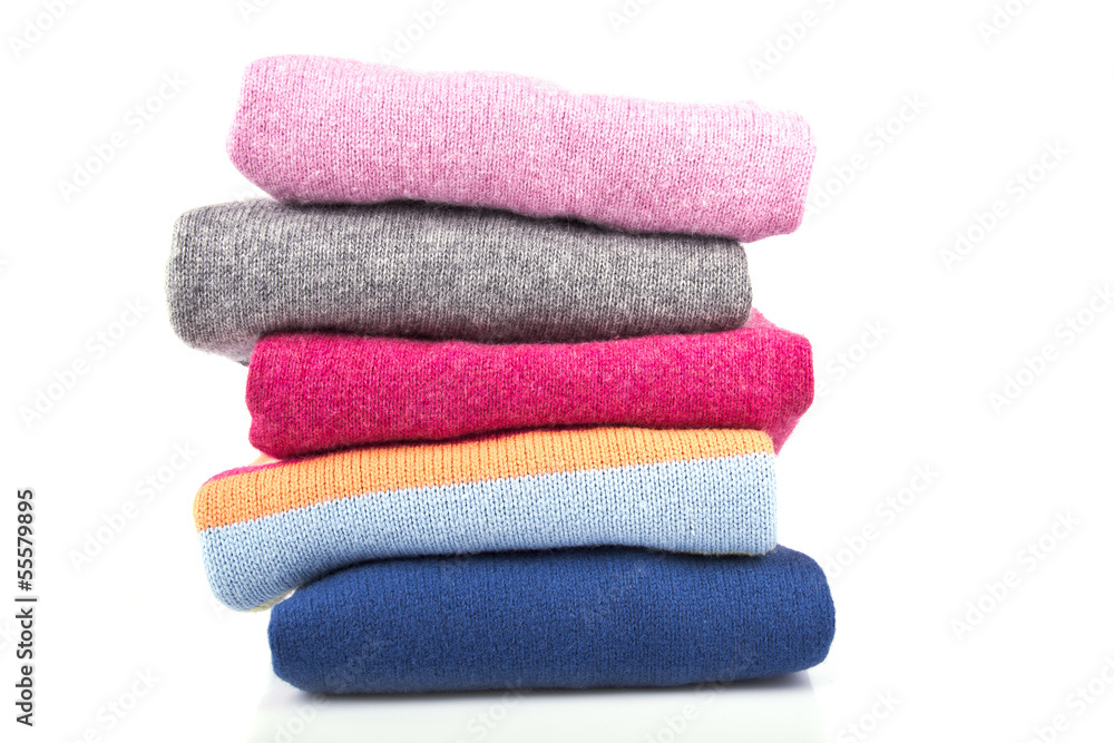 一堆彩色羊毛套衫