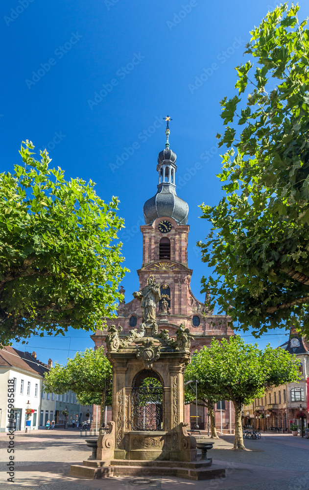 拉斯塔特-巴登-符腾堡的圣亚历山大喷泉和教堂