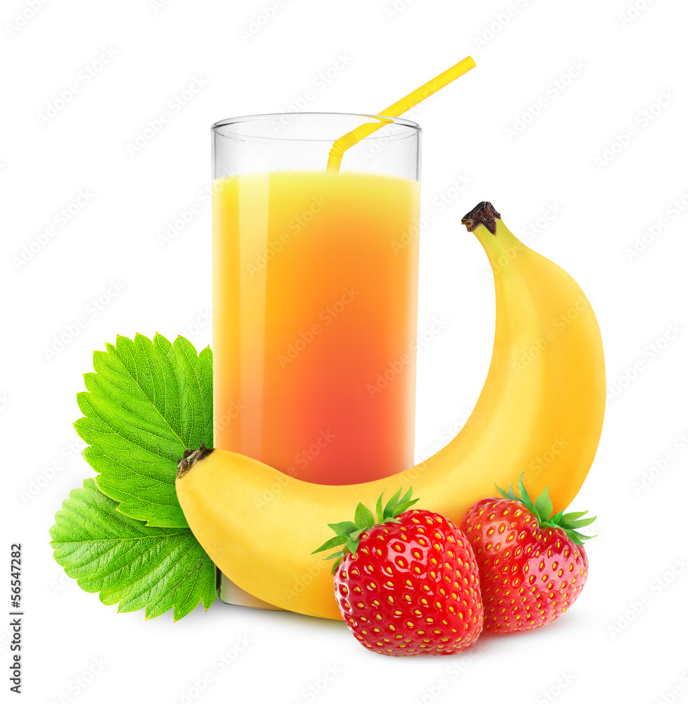 分离的水果饮料。白底分离的草莓和香蕉奶昔