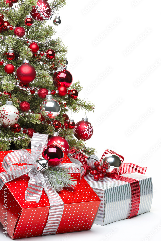 装饰圣诞树和礼物