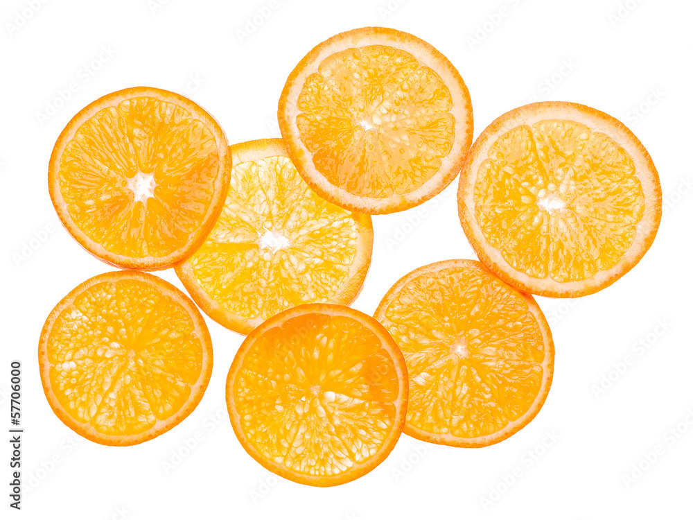 橙色水果。白色切片。背景